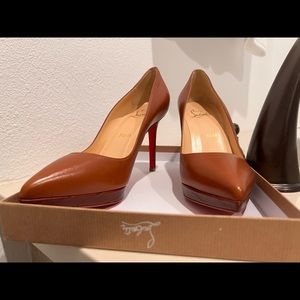 Christian Louboutin Pumps in size 37.5